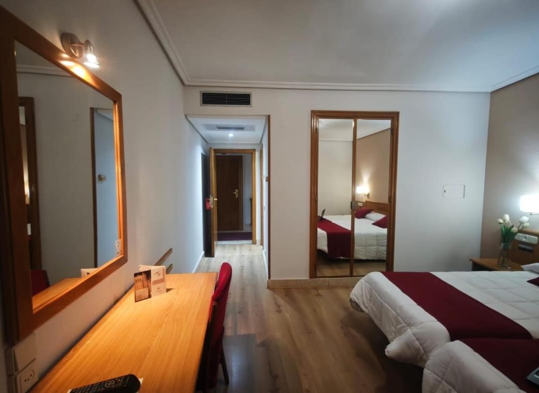 Hotel Helmantico Villares de la Reina Экстерьер фото