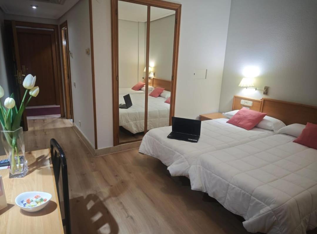 Hotel Helmantico Villares de la Reina Экстерьер фото