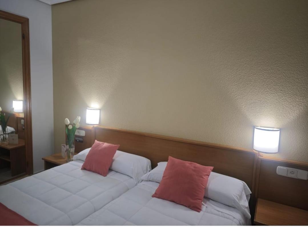 Hotel Helmantico Villares de la Reina Экстерьер фото