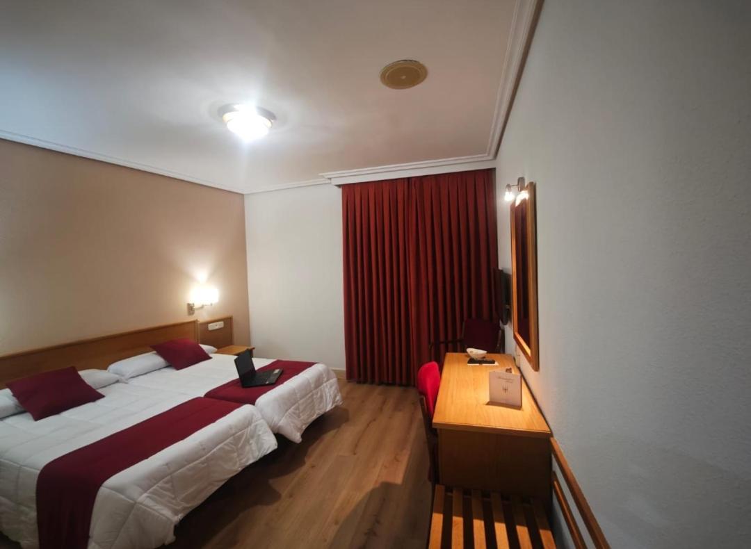 Hotel Helmantico Villares de la Reina Экстерьер фото